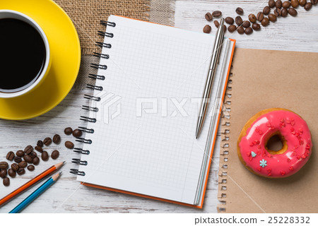 Coffee break with snack 25228332