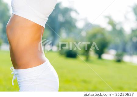 Woman runner 25230637