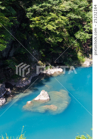 Cockpit valley 25232164