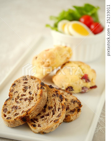 Rye bread, scalp salad plate (vertical position) 25233011