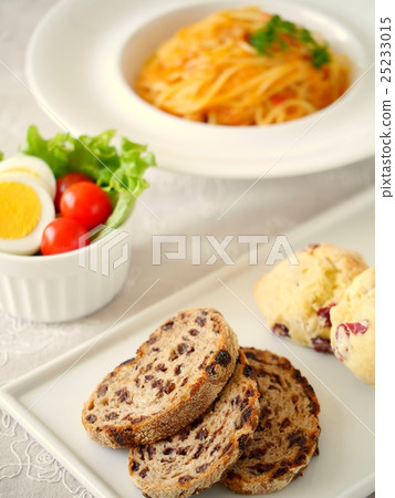 Rye bread, scone plate salad with lunch (high angle) Rye bread, scone plate salad with lunch (high angle) 25233015