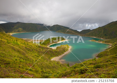 Caldera Lago di Fogo - lake on Azores Islands 25233708