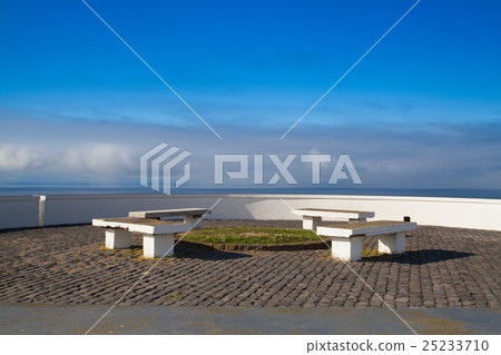 View point and picnic area on the cliff 25233710