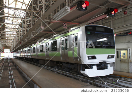 E231系列列車正在東京通用汽車中心檢查 E231系列列車正在東京通用汽車中心檢查 25235066