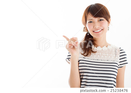 可愛夏天的衣服的女孩 25238476