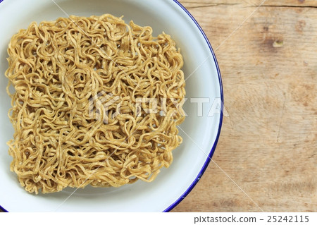 Dried instant noodles Dried instant noodles 25242115