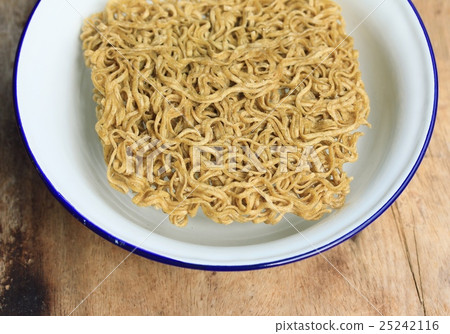 Dried instant noodles Dried instant noodles 25242116