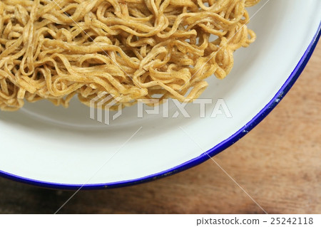 Dried instant noodles Dried instant noodles 25242118