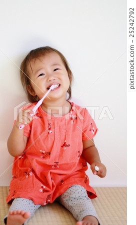 Good toothbrush 25242792