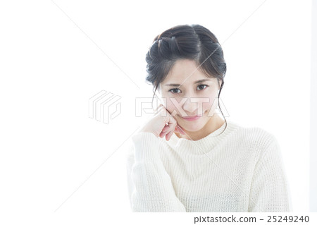 young woman young woman 25249240