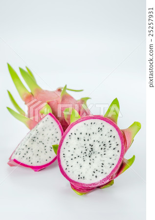 Fresh dragon fruit 25257931