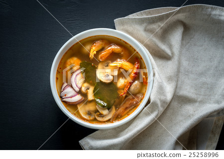Thai tom yum soup Thai tom yum soup 25258996