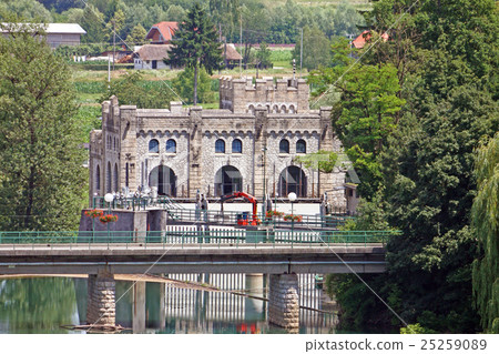 Hydroelectric power plant, Ozalj 25259089