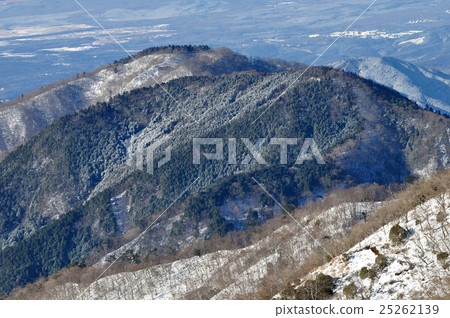 Higaki mountain ridge with snow makeup 25262139
