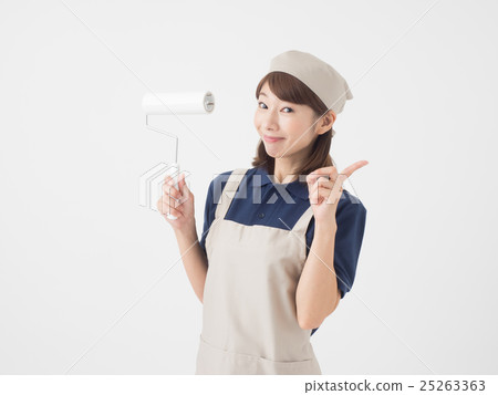 A woman with a carpet cleaner 25263363