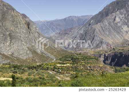 Peru, Cotahuasi canyon. The wolds deepest canyon. 25263429
