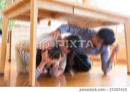 Earthquake occurrence image (blur expression) 25265410