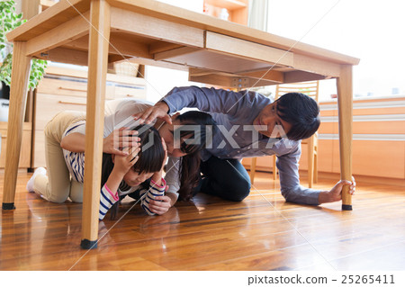 Families evacuating under the table Families evacuating under the table 25265411