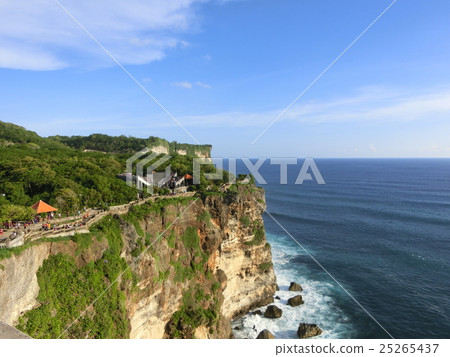 從巴厘島烏魯瓦圖寺的場地，俯瞰印度洋的懸崖 25265437