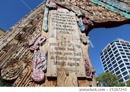 Traditional Maori entry gate, Auckland 25267243