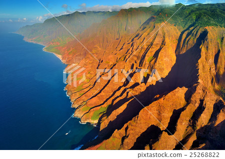 Beautiful aerial view of Na Pali coast, Kauai 25268822