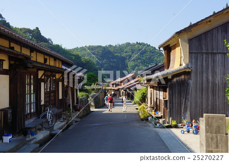 The Omori area of Iwami Ginzan leaves the image of the mining town of Edo 25270227