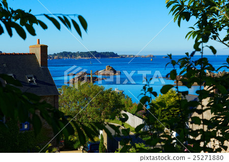 布萊爾島看法從布里坦尼海岸的黃昏的 25271880