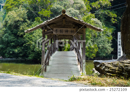 Covered bridge (Ehime prefecture Uchikocho cobblestone bridge shrine bridge) 25272109