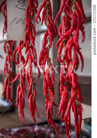 Dried chili (dried pepper) Dried chili (dried pepper) 25272306