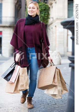 Girl holding shopping paper bags . 25276762