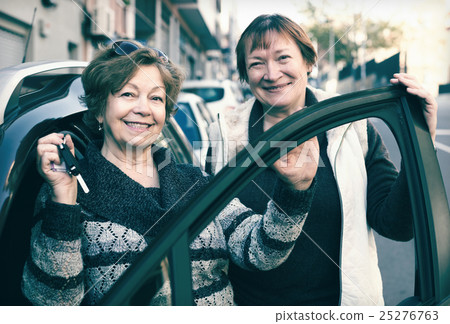 Woman with keys near car 25276763