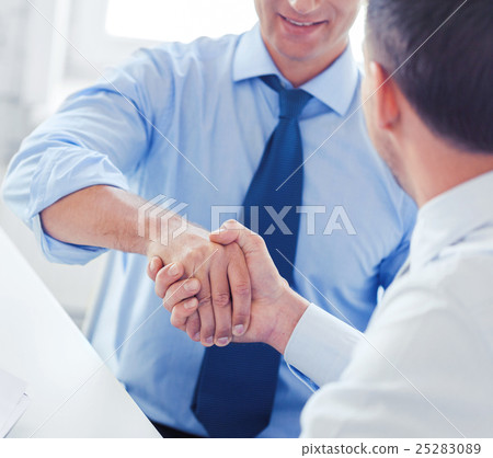 businessmen shaking hands in office 25283089