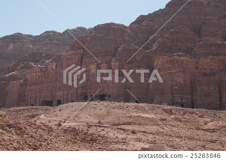 Petra廢墟皇家岩石墳塋的墳塋 Petra廢墟皇家岩石墳塋的墳塋 25283846