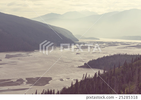 Mountains in Alaska Mountains in Alaska 25285318