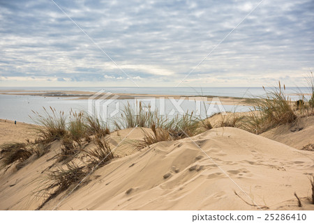 View of The Arcachon Bay and Duna of Pyla, France View of The Arcachon Bay and Duna of Pyla, France 25286410