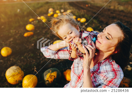 mother playing with her daughter 25286436