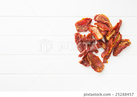 tasty dried tomatoes 25288457