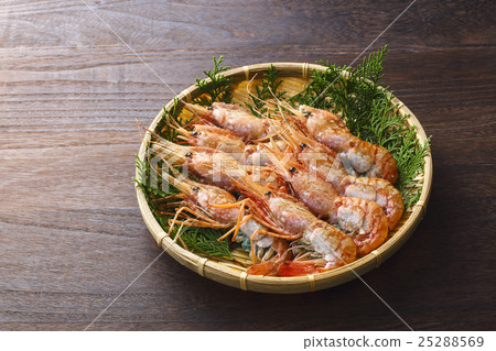 Raw button shrimp Raw button shrimp 25288569