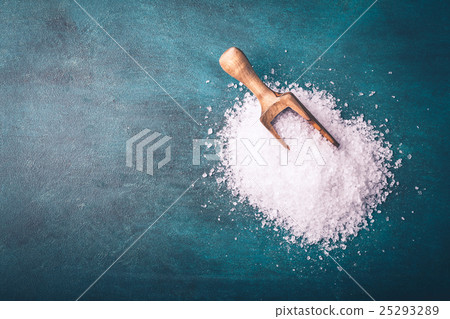 Sea salt on a pile 25293289