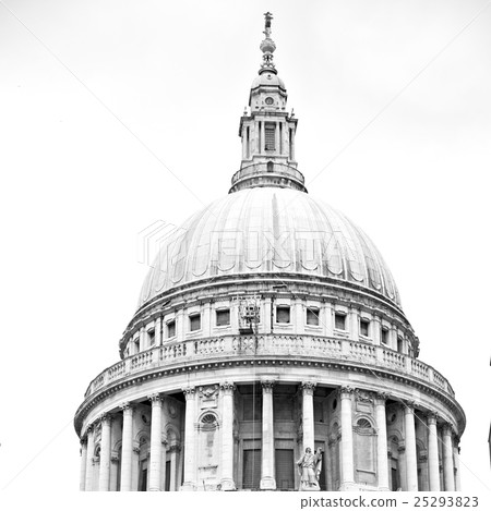 st paul cathedral in london england o  25293823