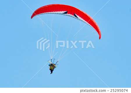Moto paragliding 25295074