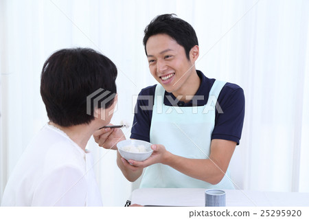 Senior women and nursing staff Senior women and nursing staff 25295920