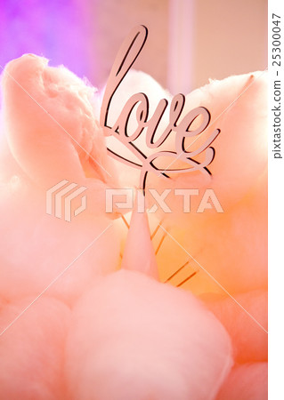 Wedding decoration love sign in sweet pink sugar Wedding decoration love sign in sweet pink sugar 25300047