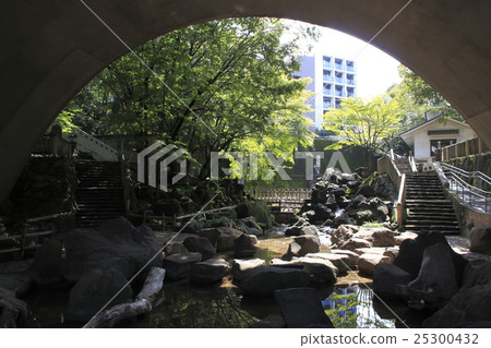 Soundless water park in summer (under Otonashi Bridge) Soundless water park in summer (under Otonashi Bridge) 25300432