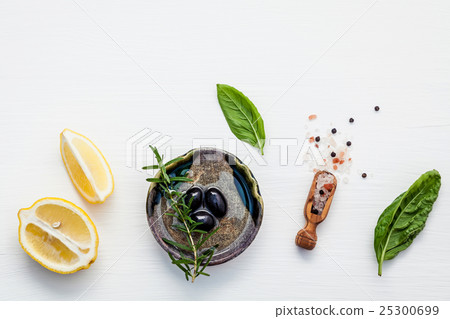 Sweet basil vinaigrette dressing ingredients  25300699