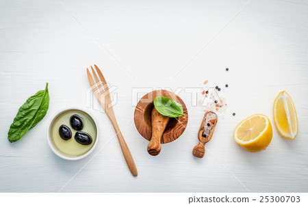 Sweet basil vinaigrette dressing ingredients  25300703