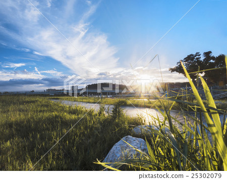 Sunset time Sunset time 25302079