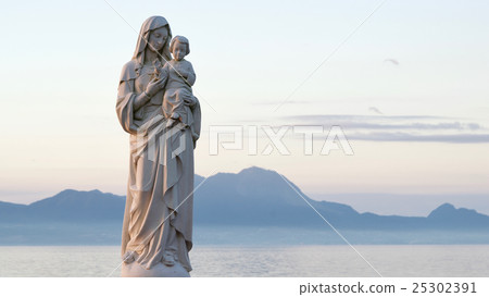 Image of the Virgin and Child 25302391