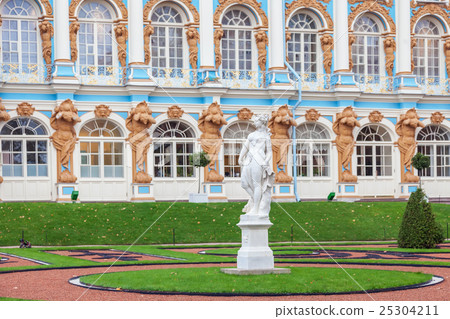 Sculpture on the background of Catherine Palace Sculpture on the background of Catherine Palace 25304211