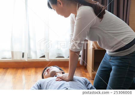 Heart massage 25306008